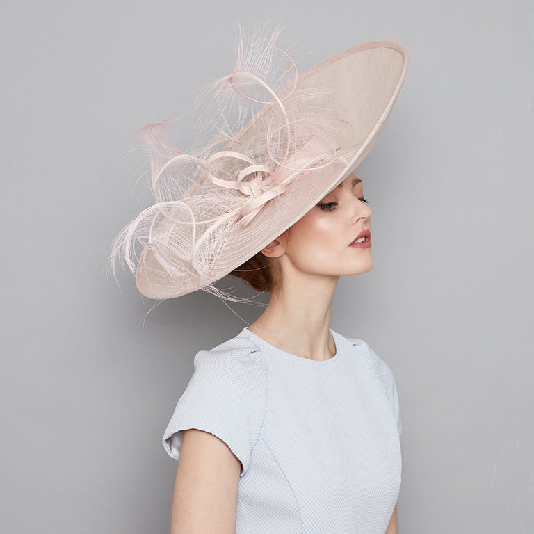 Pale pink fine straw sidesweep with curled ostrich feathers