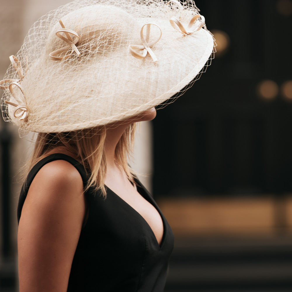 Veiling sweep bell with mini bows
