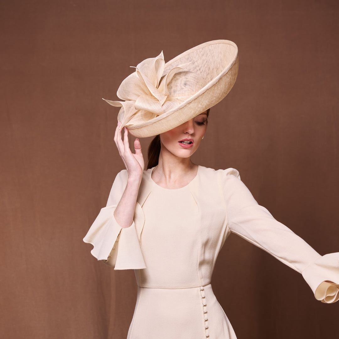 Fine straw sidesweep with rolled bows