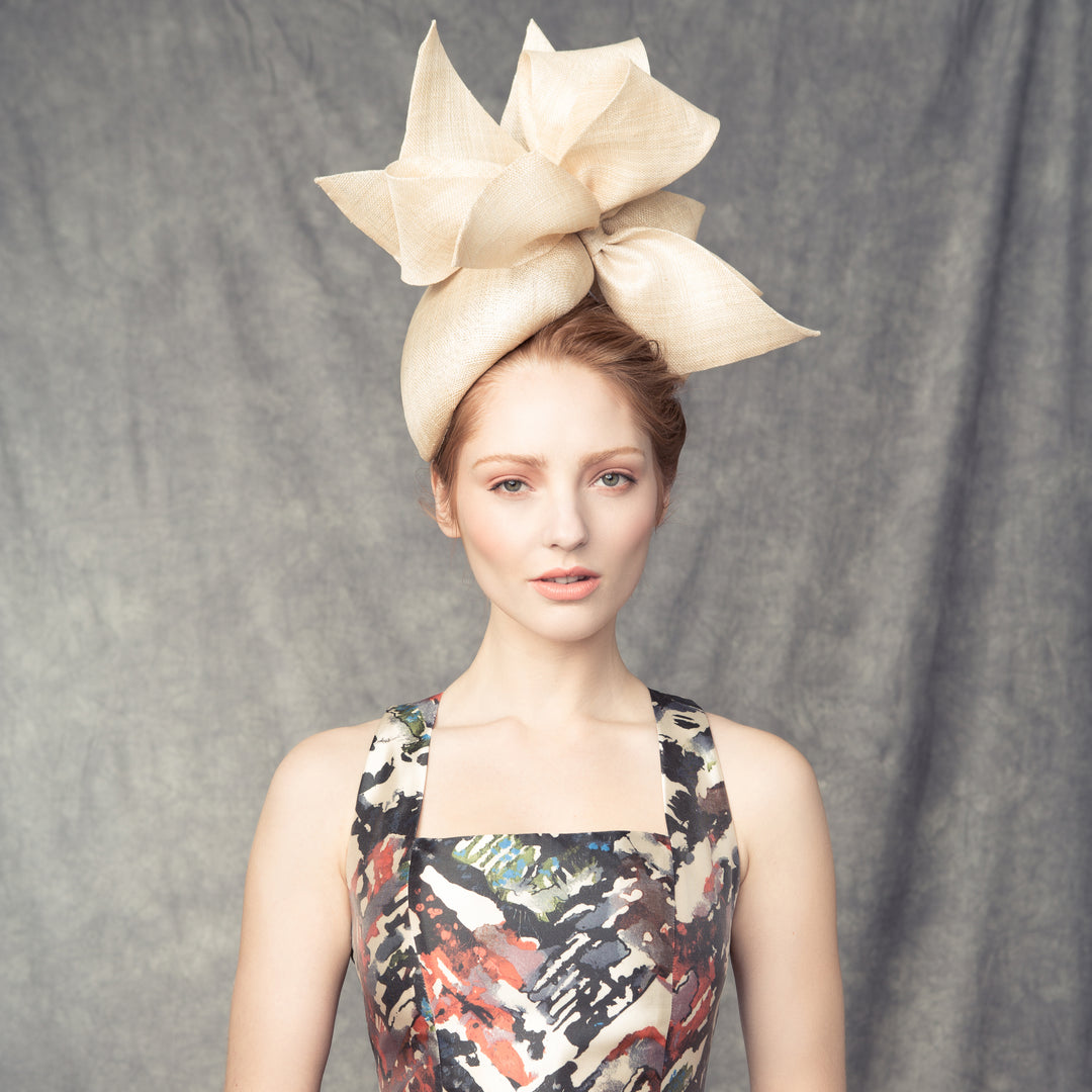 Natural teardrop pillbox with bows