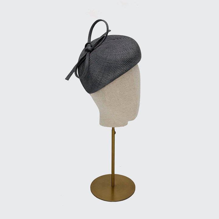 Raised blocked beret with skinny bow