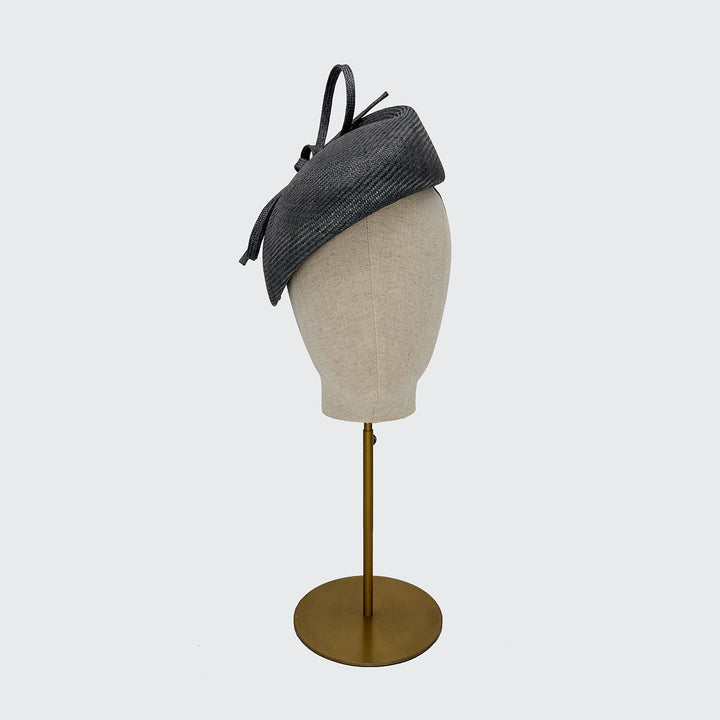 Raised blocked beret with skinny bow