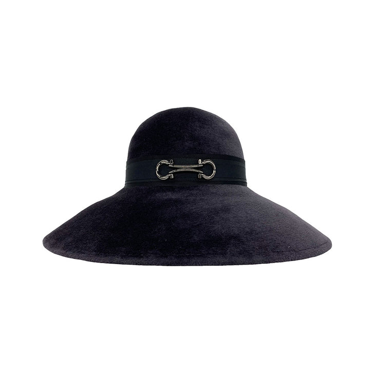 Velour felt downbrim with a snaffle bit