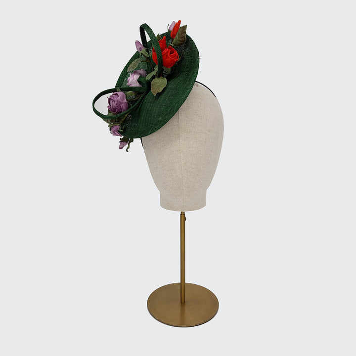 Green fine straw disc with orange and lilac roses