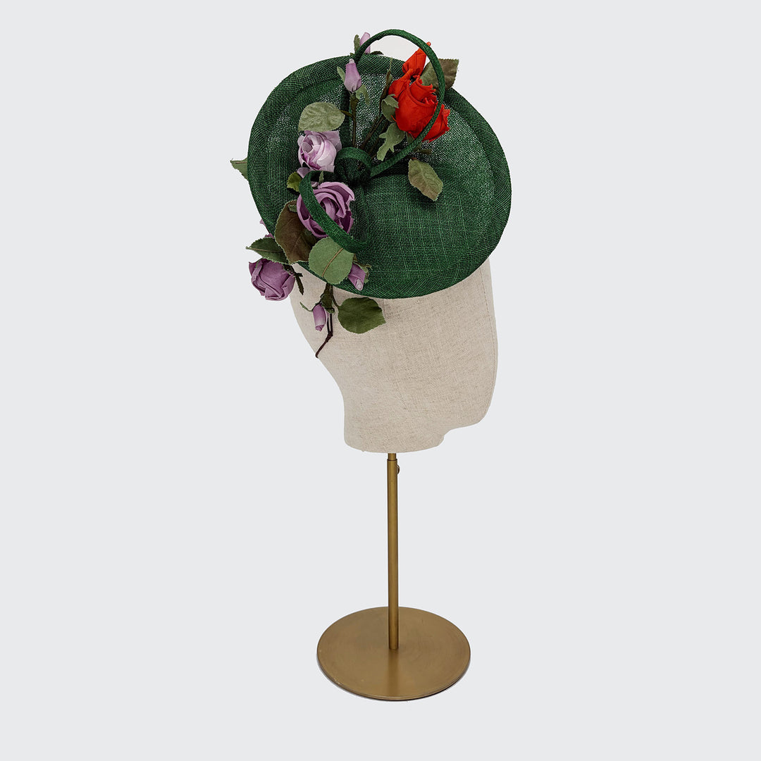 Green fine straw disc with orange and lilac roses