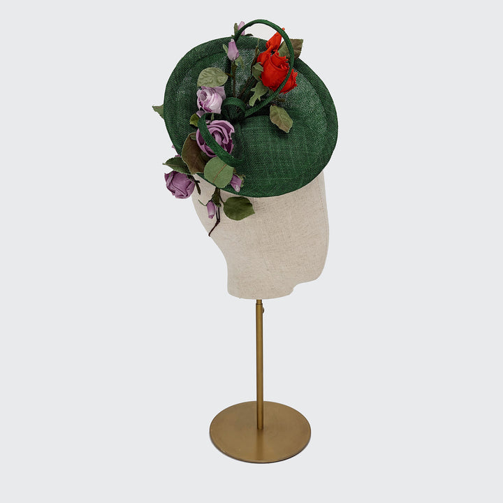 Green fine straw disc with orange and lilac roses