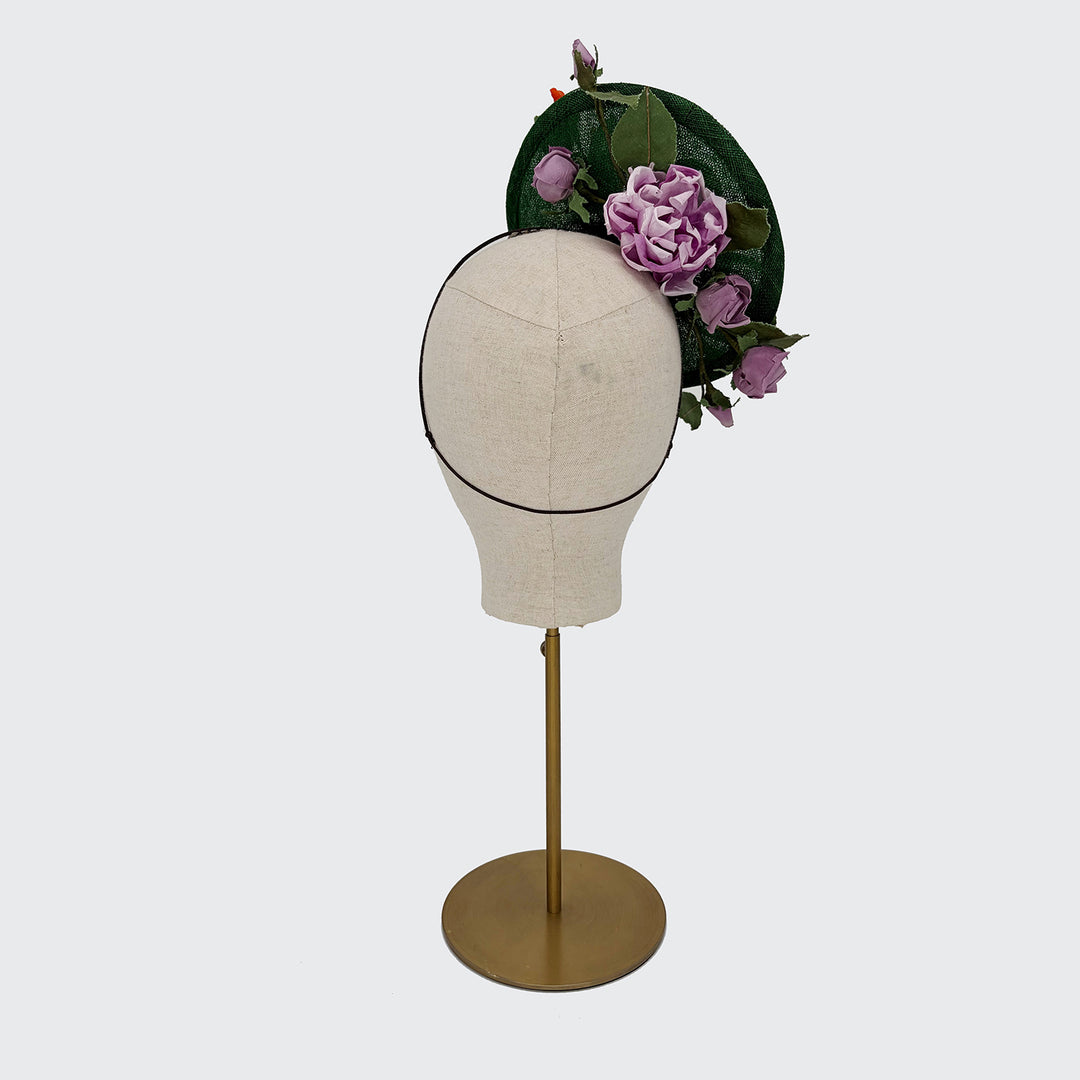 Green fine straw disc with orange and lilac roses