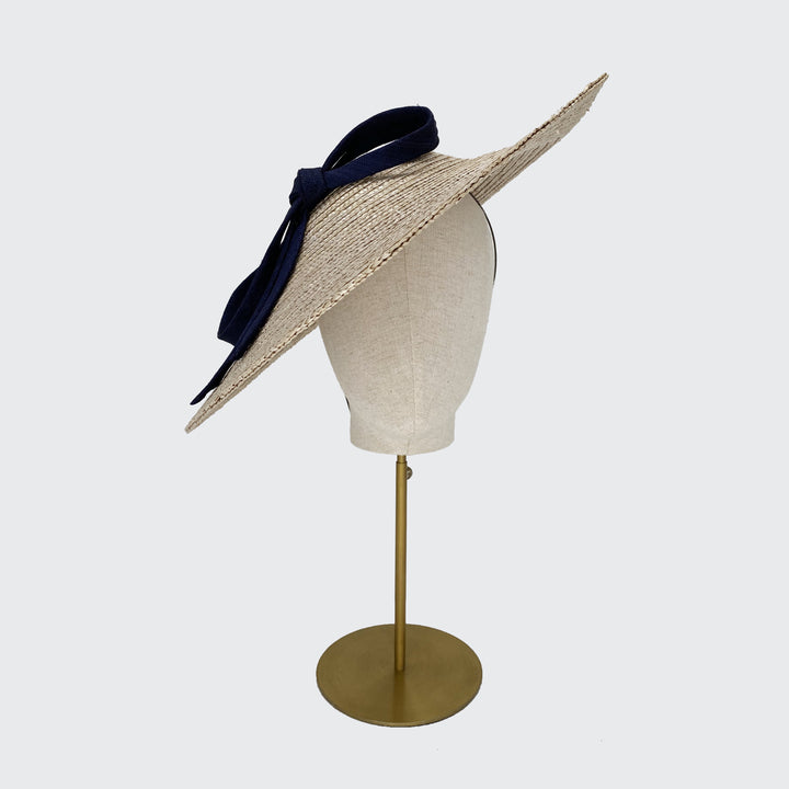 Italian straw disc with twist