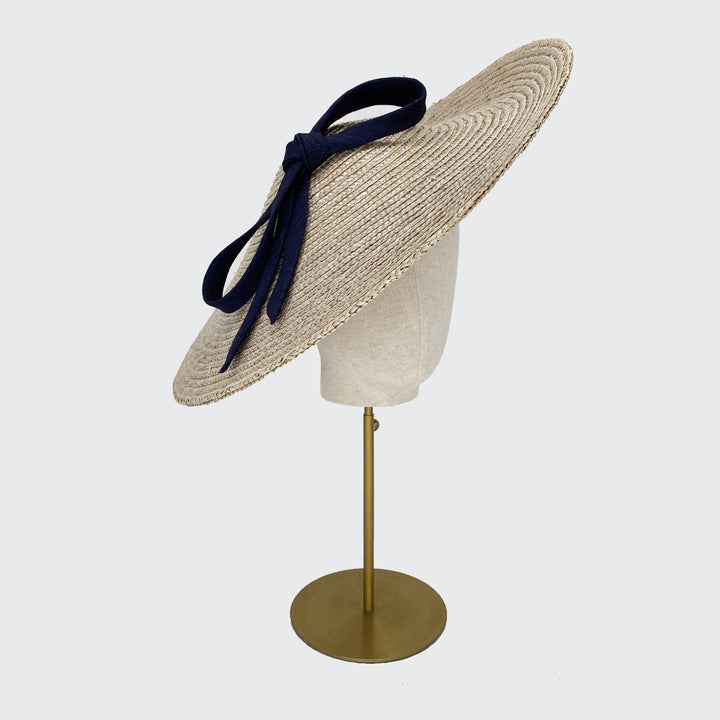 Italian straw disc with twist